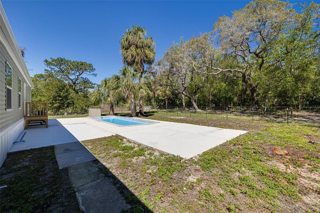 For Sale: $300,000 (3 beds, 2 baths, 1100 Square Feet)