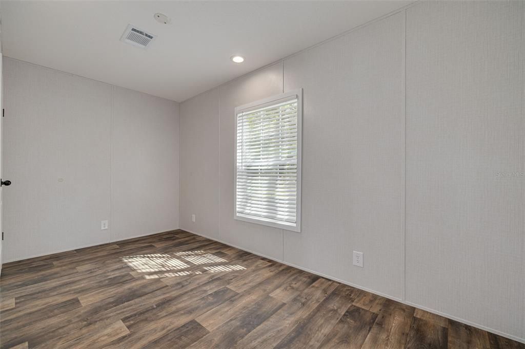 For Sale: $300,000 (3 beds, 2 baths, 1100 Square Feet)