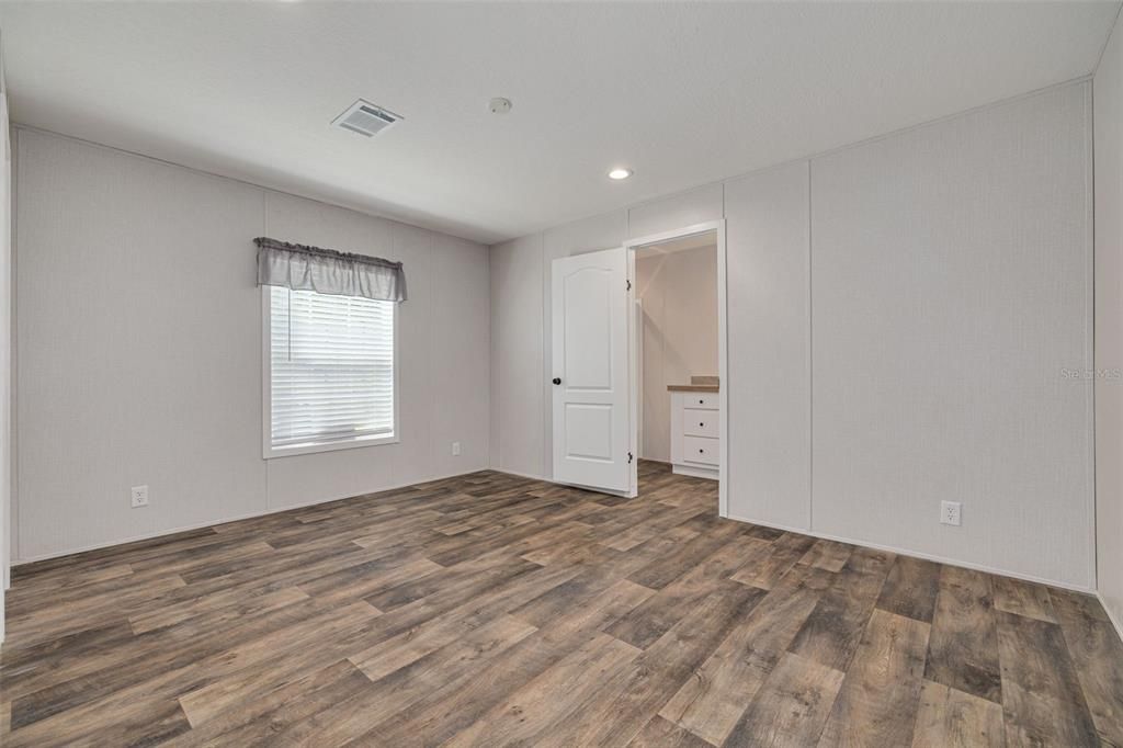 For Sale: $300,000 (3 beds, 2 baths, 1100 Square Feet)