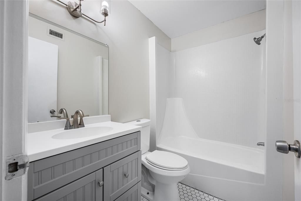 For Rent: $1,295 (1 beds, 1 baths, 680 Square Feet)