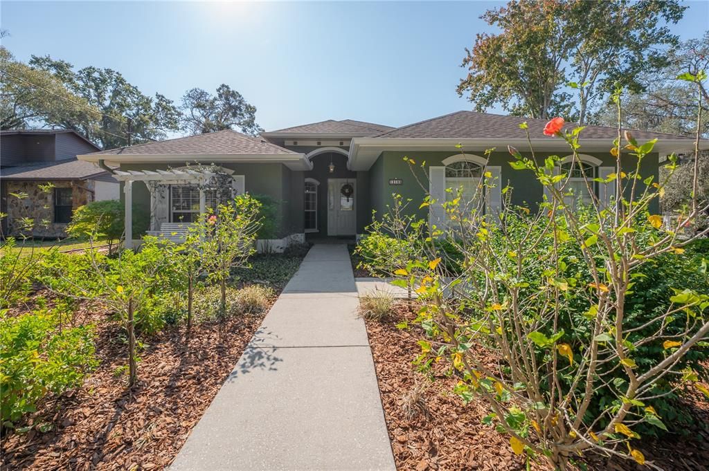 For Sale: $625,000 (4 beds, 2 baths, 2203 Square Feet)