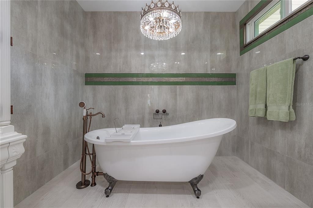 For Sale: $625,000 (4 beds, 2 baths, 2203 Square Feet)