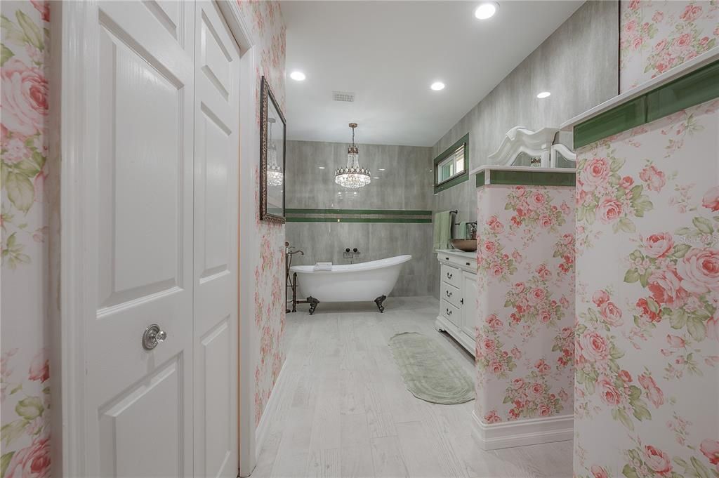 For Sale: $625,000 (4 beds, 2 baths, 2203 Square Feet)