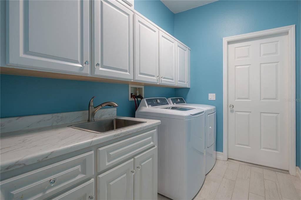 For Sale: $625,000 (4 beds, 2 baths, 2203 Square Feet)