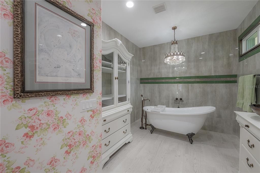 For Sale: $625,000 (4 beds, 2 baths, 2203 Square Feet)