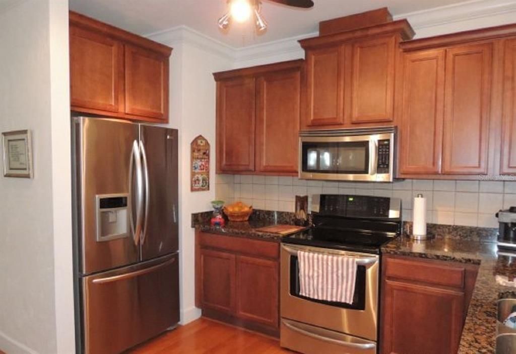 For Rent: $2,600 (3 beds, 2 baths, 2202 Square Feet)