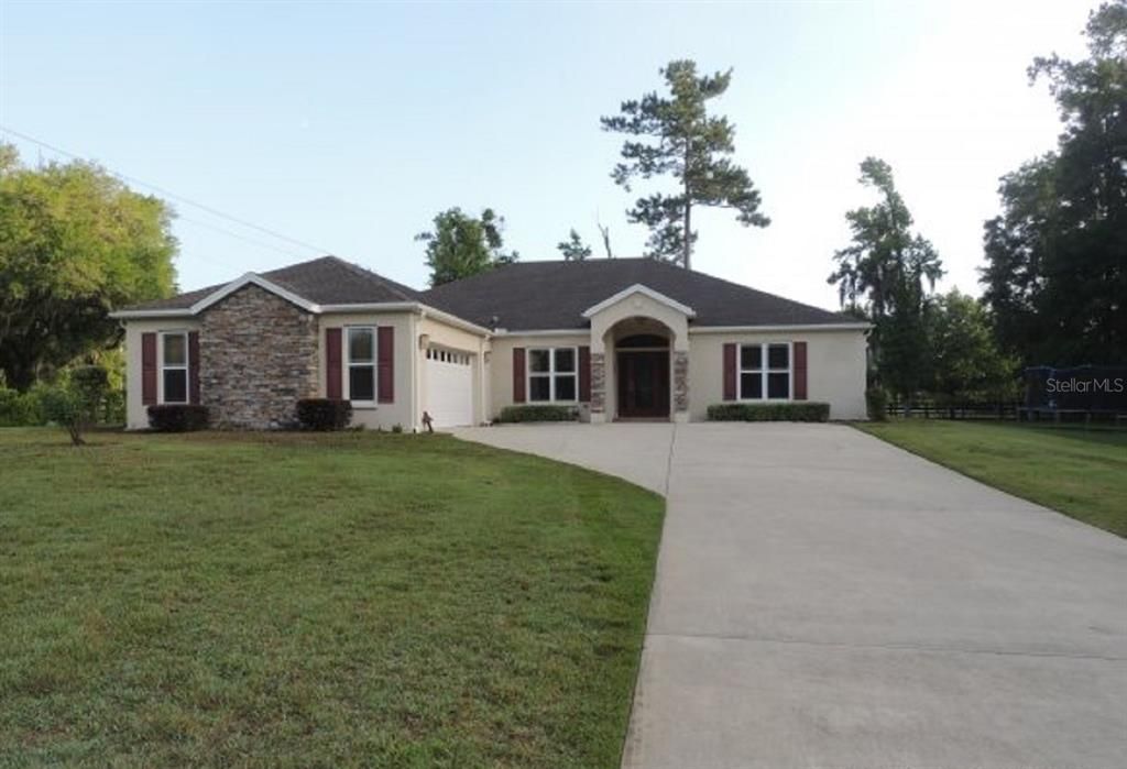 For Rent: $2,600 (3 beds, 2 baths, 2202 Square Feet)