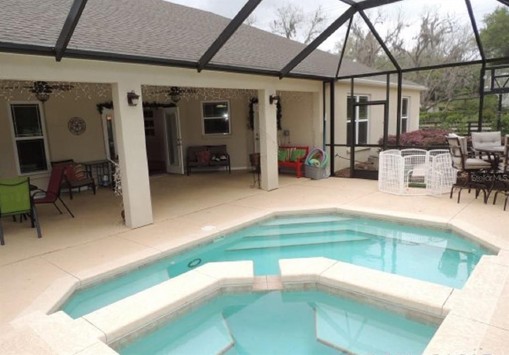 For Rent: $2,600 (3 beds, 2 baths, 2202 Square Feet)