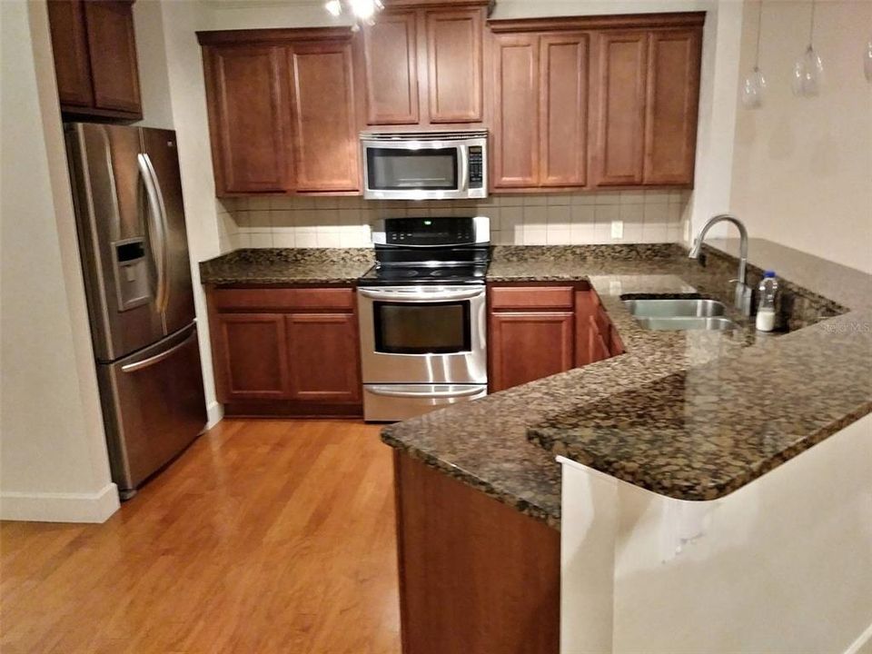 For Rent: $2,600 (3 beds, 2 baths, 2202 Square Feet)