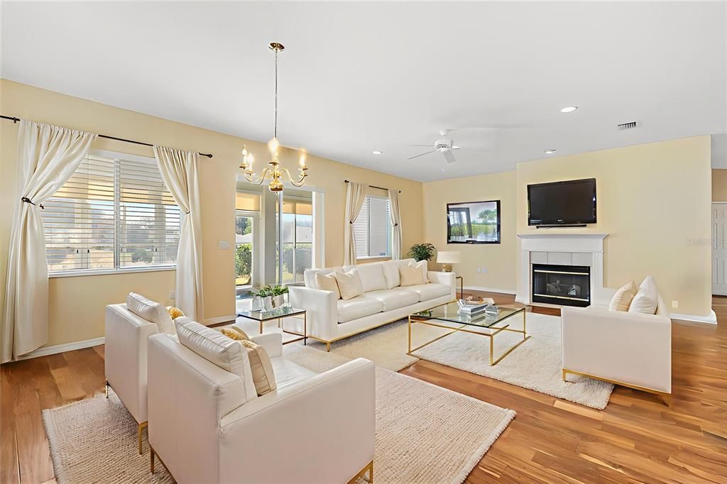 待售: $389,000 (3 贝兹, 2 浴室, 2103 平方英尺)