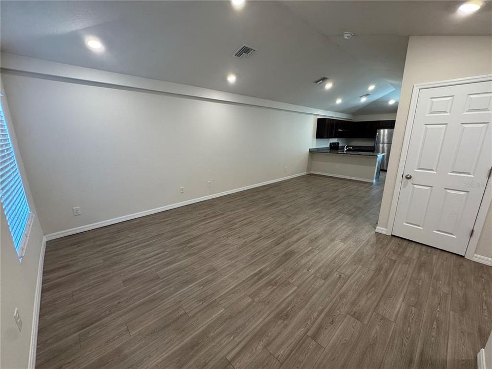 For Rent: $1,650 (2 beds, 2 baths, 2096 Square Feet)