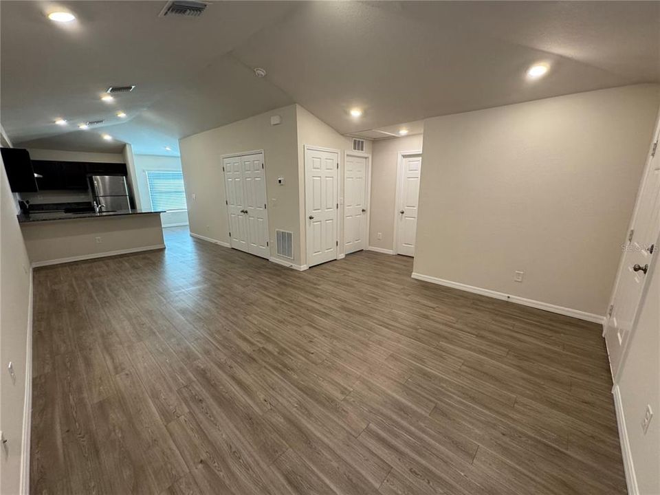 For Rent: $1,650 (2 beds, 2 baths, 2096 Square Feet)