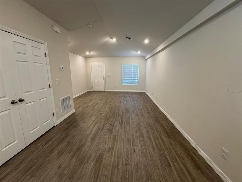 For Rent: $1,650 (2 beds, 2 baths, 2096 Square Feet)