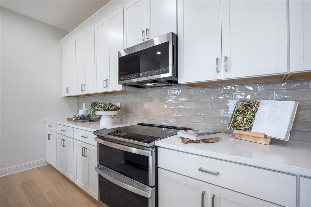 На продажу: $550,689 (3 спален, 2 ванн, 2425 Квадратных фут)