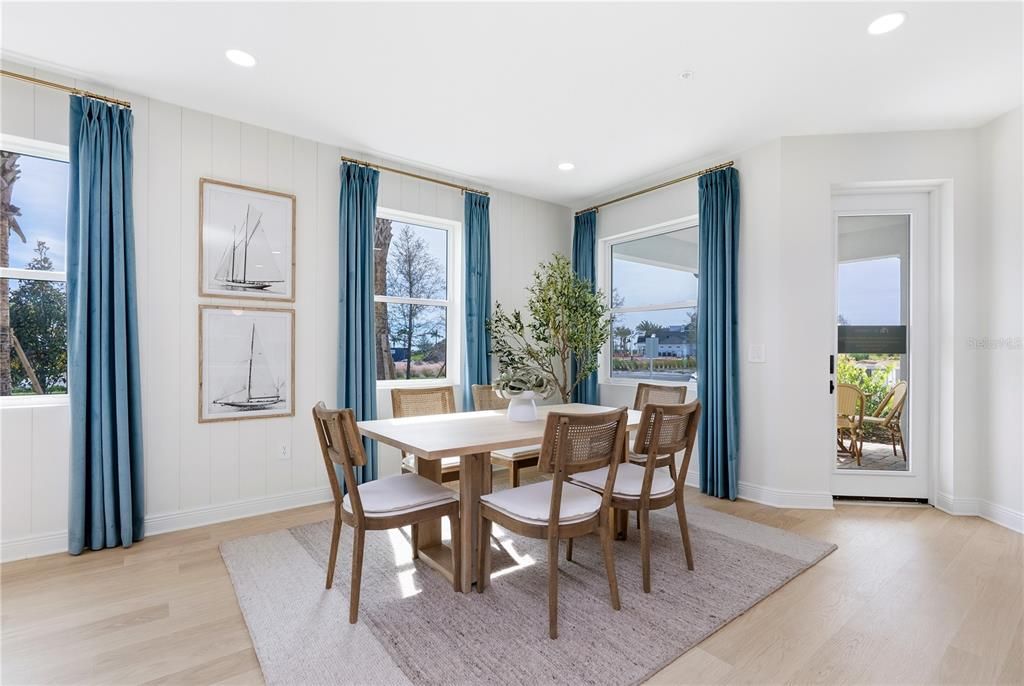 На продажу: $550,689 (3 спален, 2 ванн, 2425 Квадратных фут)