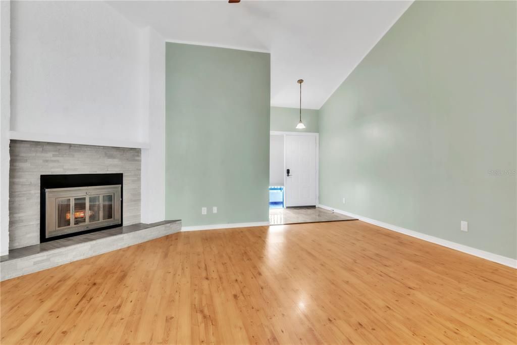 For Rent: $2,200 (3 beds, 2 baths, 1520 Square Feet)