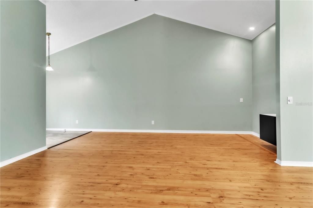 For Rent: $2,200 (3 beds, 2 baths, 1520 Square Feet)