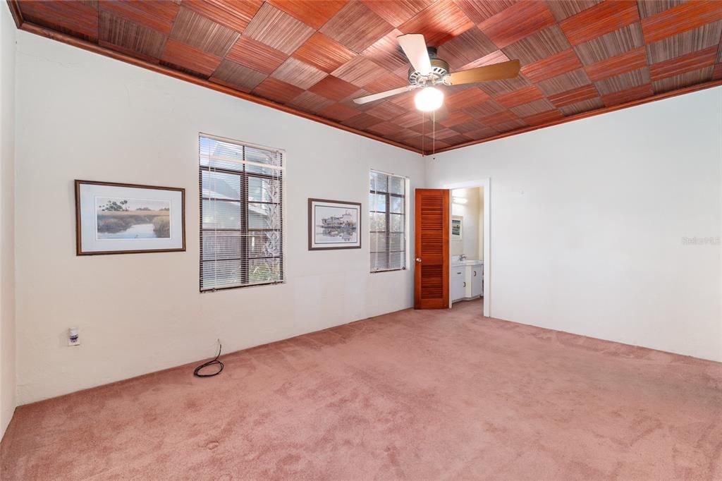 合同活跃: $525,000 (2 贝兹, 1 浴室, 948 平方英尺)