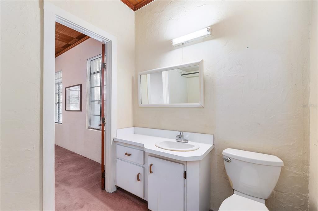 合同活跃: $525,000 (2 贝兹, 1 浴室, 948 平方英尺)