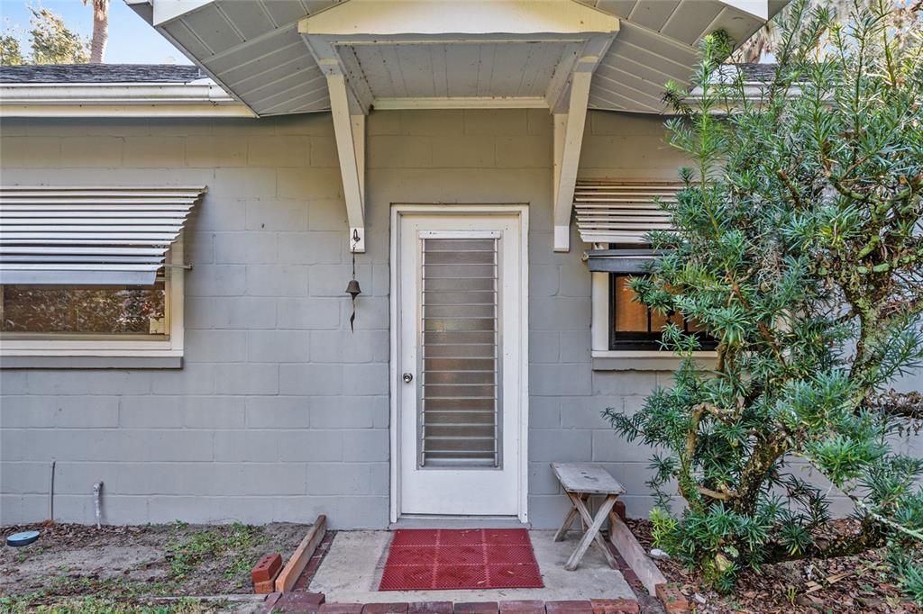 合同活跃: $525,000 (2 贝兹, 1 浴室, 948 平方英尺)