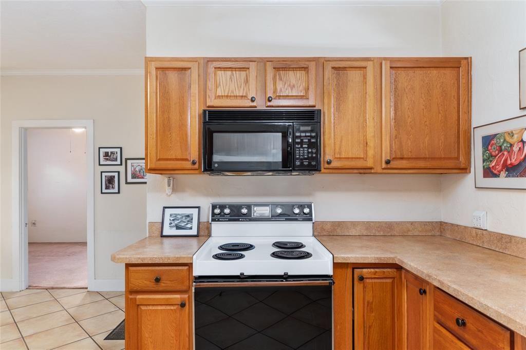 合同活跃: $525,000 (2 贝兹, 1 浴室, 948 平方英尺)