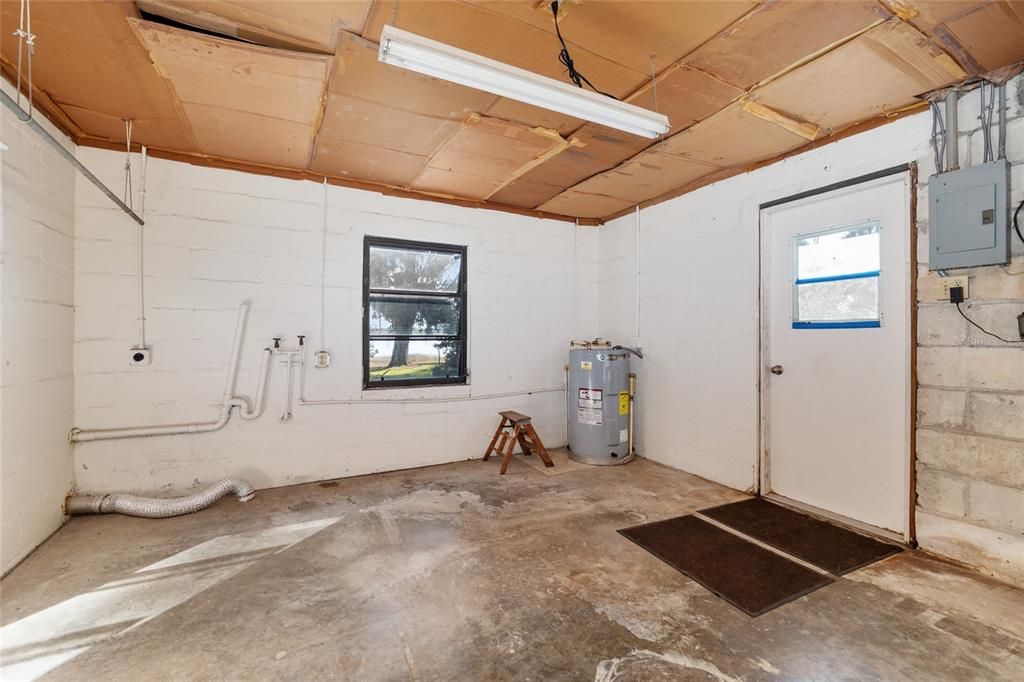 合同活跃: $525,000 (2 贝兹, 1 浴室, 948 平方英尺)