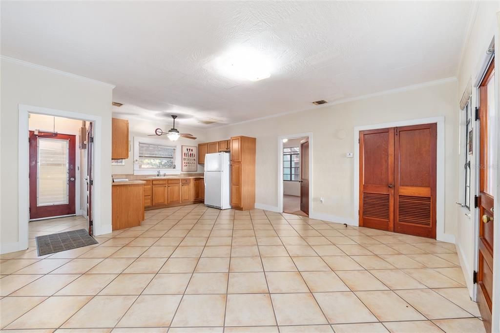 合同活跃: $525,000 (2 贝兹, 1 浴室, 948 平方英尺)