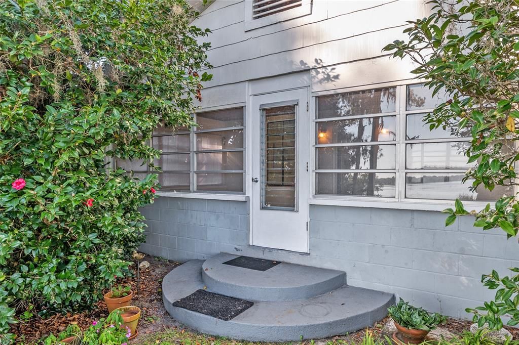 合同活跃: $525,000 (2 贝兹, 1 浴室, 948 平方英尺)