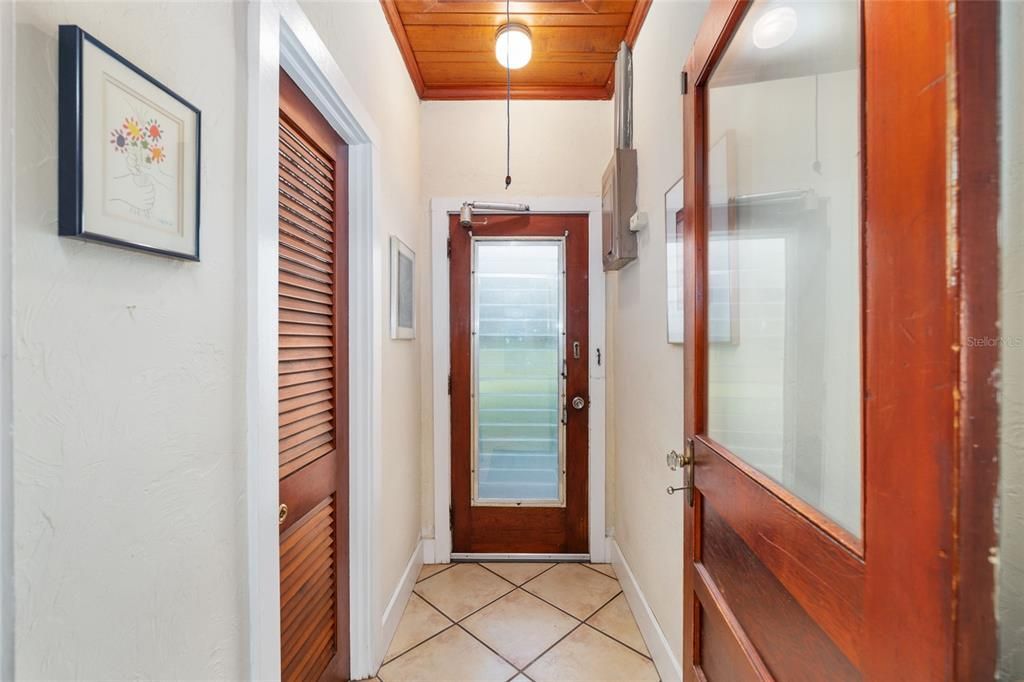 合同活跃: $525,000 (2 贝兹, 1 浴室, 948 平方英尺)