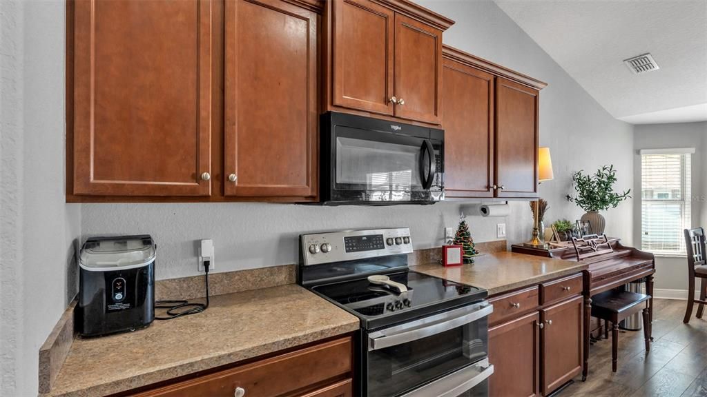 For Sale: $419,000 (4 beds, 2 baths, 2348 Square Feet)