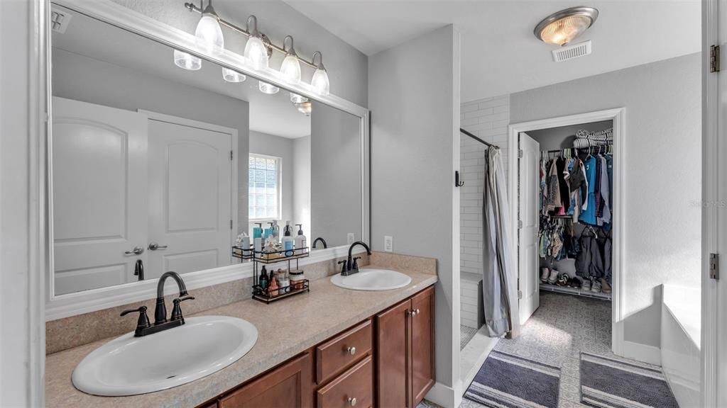 For Sale: $419,000 (4 beds, 2 baths, 2348 Square Feet)