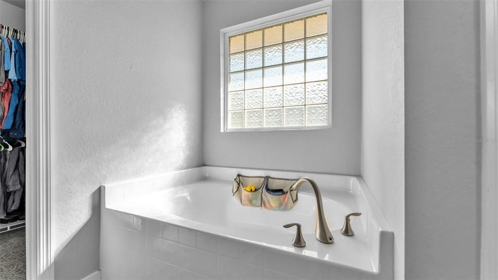 For Sale: $419,000 (4 beds, 2 baths, 2348 Square Feet)