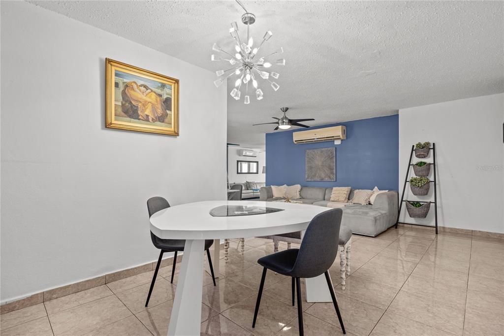 На продажу: $560,000 (4 спален, 3 ванн, 3000 Квадратных фут)