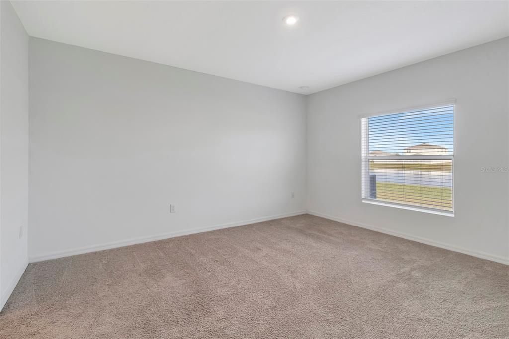 На продажу: $325,000 (4 спален, 2 ванн, 1845 Квадратных фут)