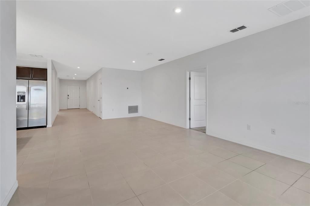 На продажу: $325,000 (4 спален, 2 ванн, 1845 Квадратных фут)