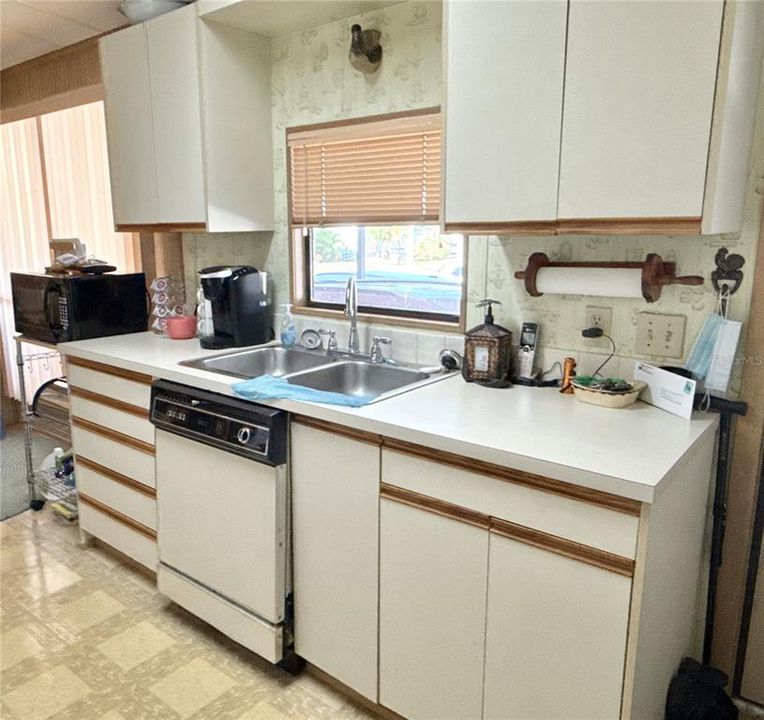 待售: $189,000 (2 贝兹, 2 浴室, 1206 平方英尺)