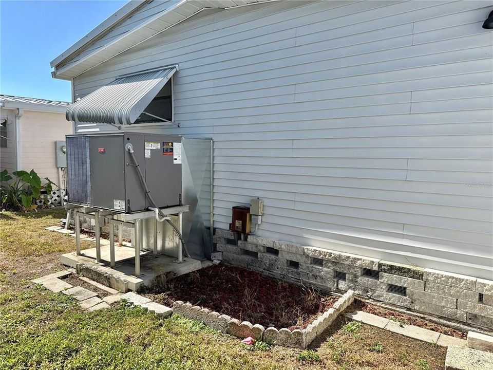 待售: $189,000 (2 贝兹, 2 浴室, 1206 平方英尺)