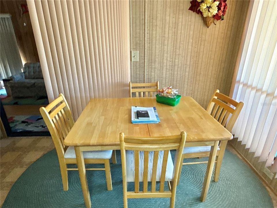 待售: $189,000 (2 贝兹, 2 浴室, 1206 平方英尺)