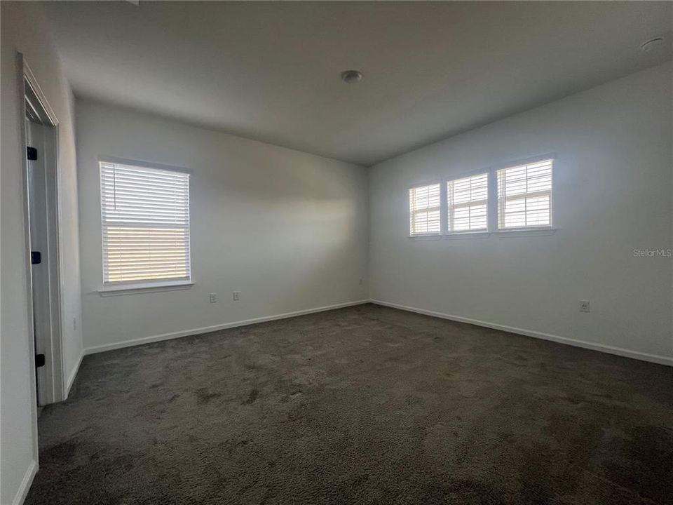 出租: $3,300 (4 贝兹, 3 浴室, 2040 平方英尺)