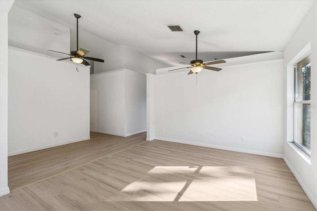 待售: $405,000 (3 贝兹, 2 浴室, 1455 平方英尺)