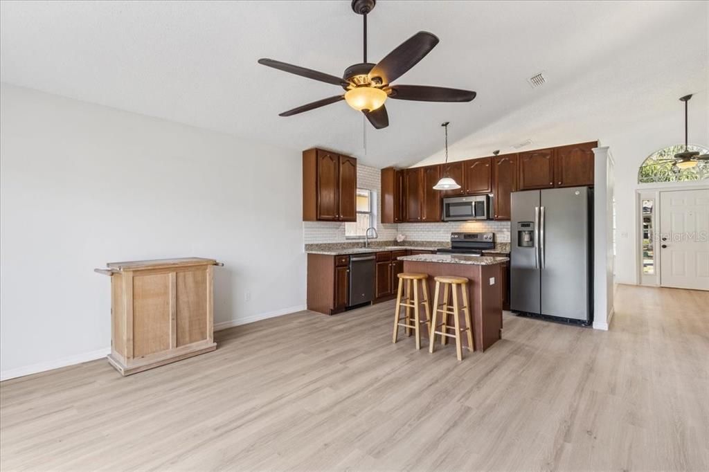 待售: $405,000 (3 贝兹, 2 浴室, 1455 平方英尺)