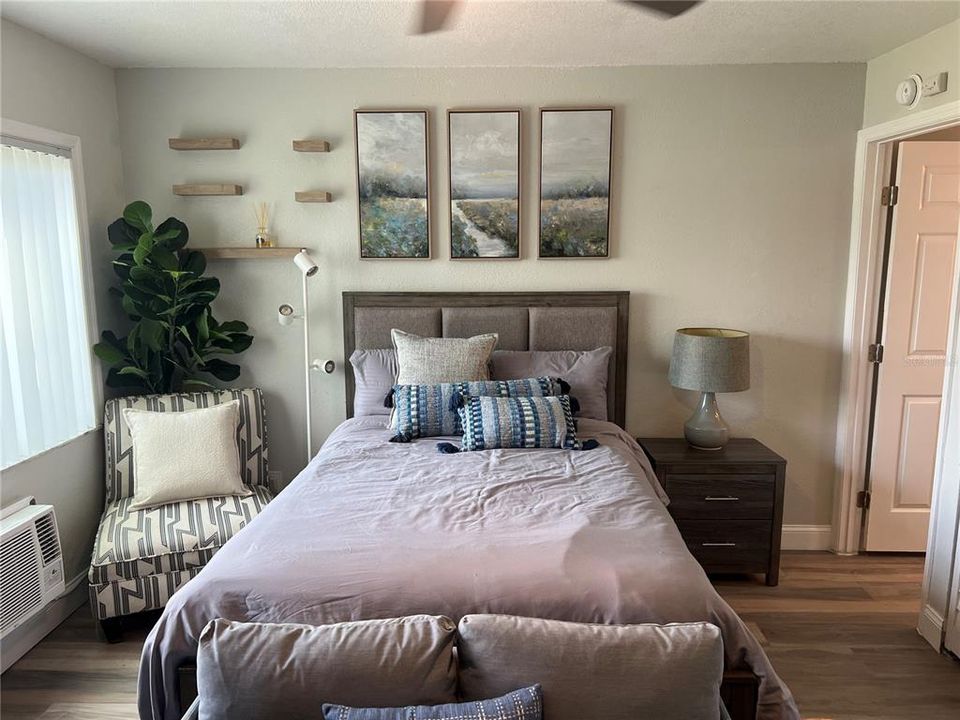 出租: $1,175 (0 贝兹, 1 浴室, 336 平方英尺)