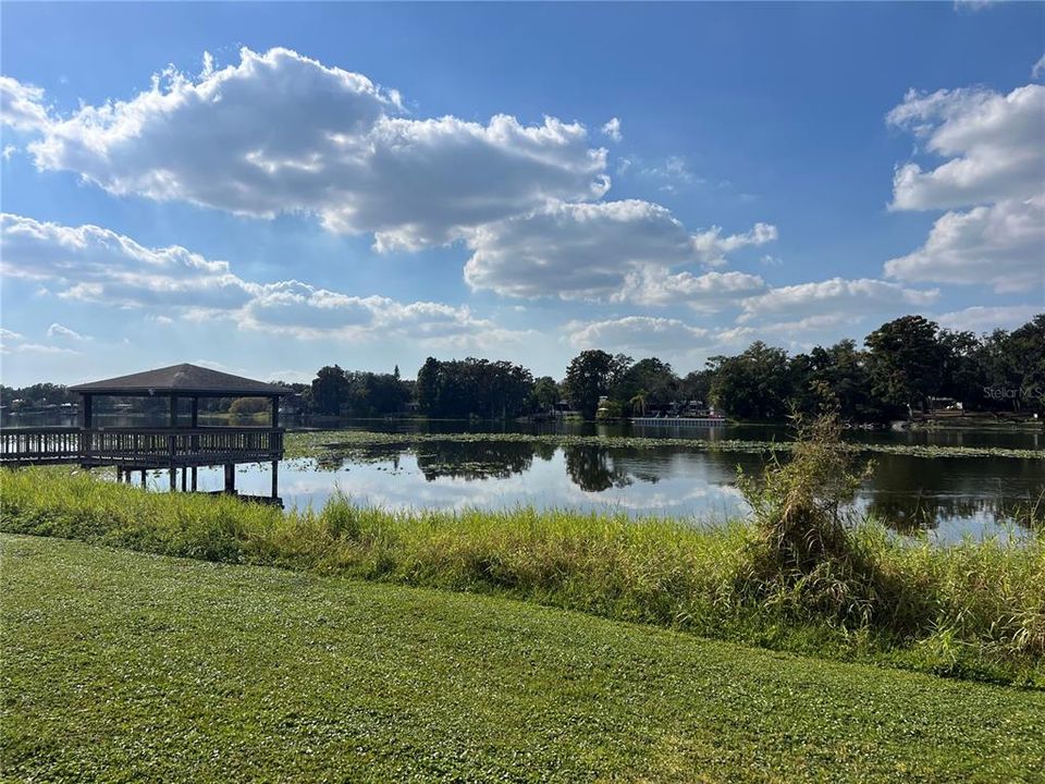 出租: $1,175 (0 贝兹, 1 浴室, 336 平方英尺)