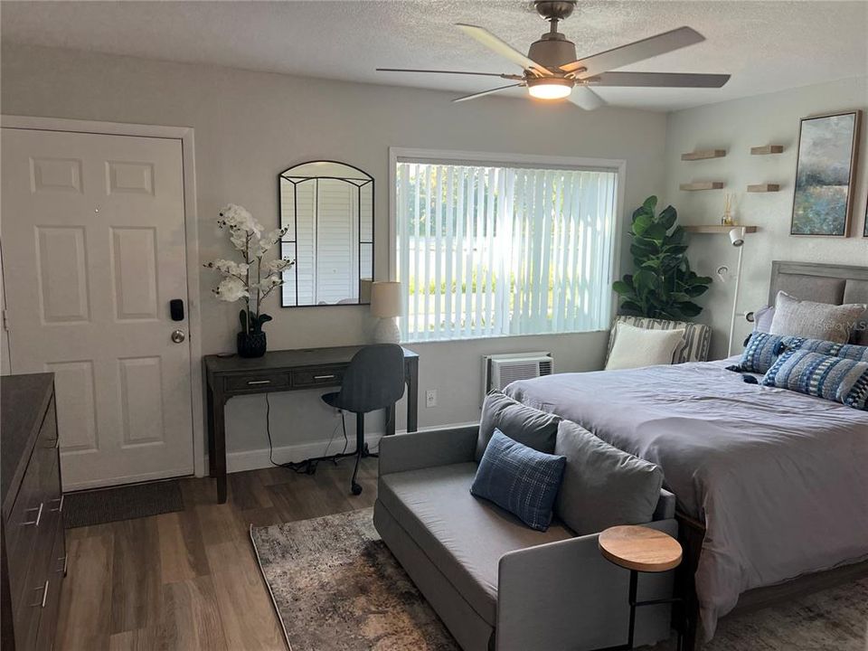 出租: $1,175 (0 贝兹, 1 浴室, 336 平方英尺)