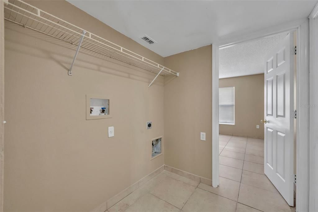 На продажу: $329,900 (5 спален, 3 ванн, 2144 Квадратных фут)