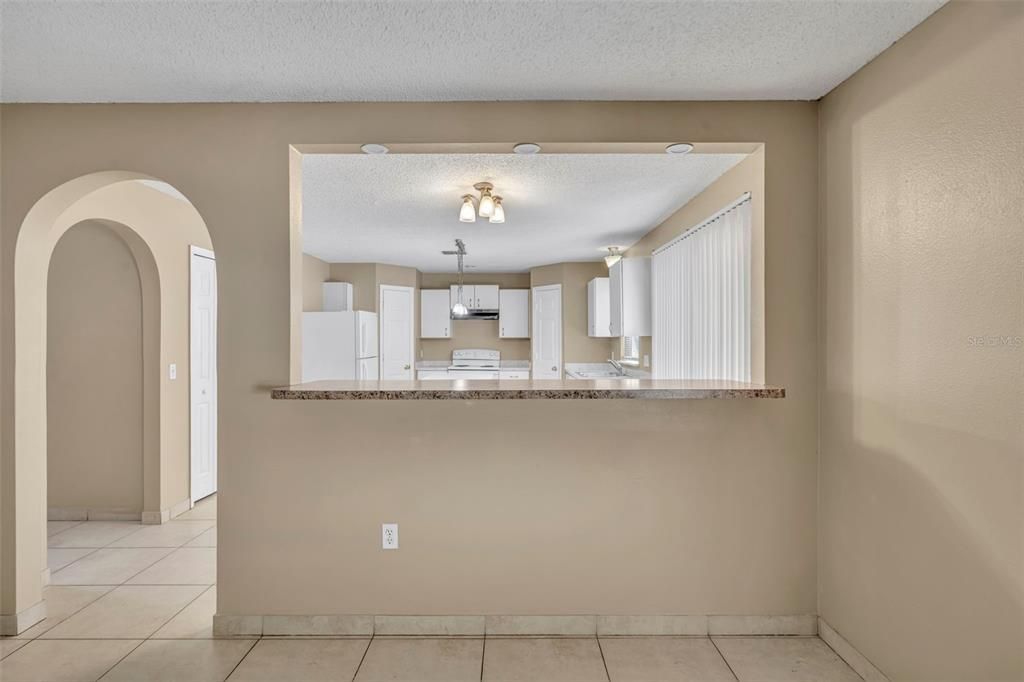 На продажу: $329,900 (5 спален, 3 ванн, 2144 Квадратных фут)