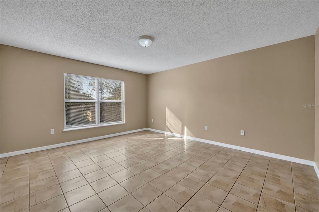 На продажу: $329,900 (5 спален, 3 ванн, 2144 Квадратных фут)