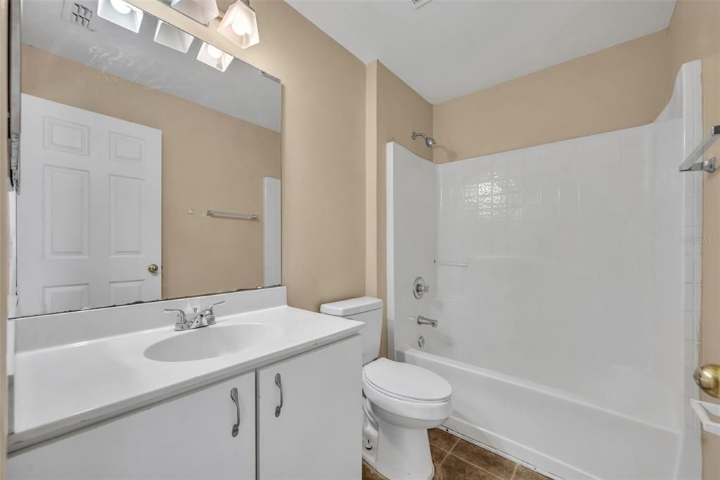 На продажу: $329,900 (5 спален, 3 ванн, 2144 Квадратных фут)