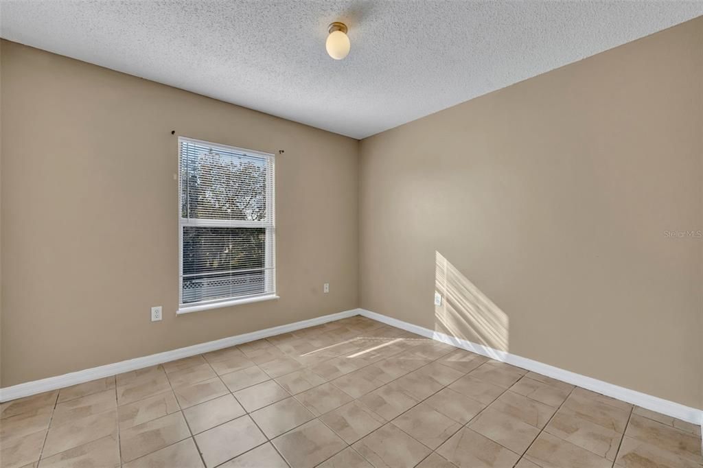 На продажу: $329,900 (5 спален, 3 ванн, 2144 Квадратных фут)