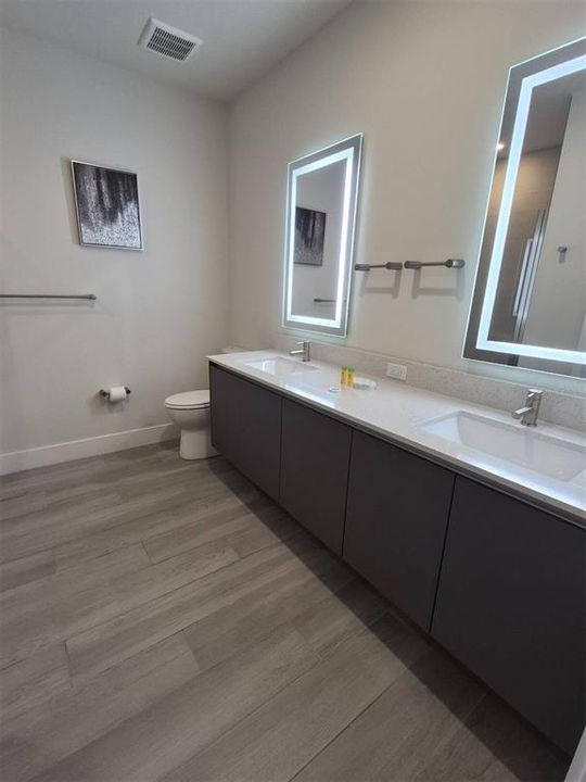 For Sale: $475,000 (4 beds, 3 baths, 1845 Square Feet)